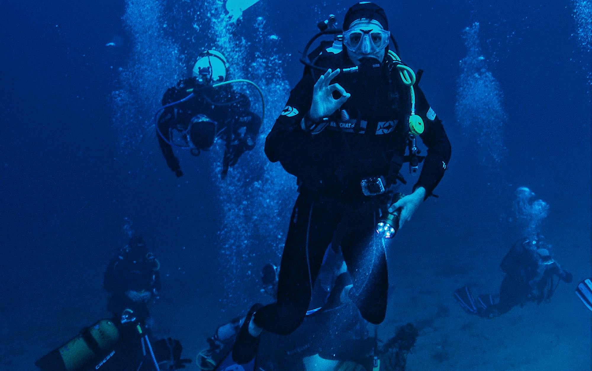 scuba divers